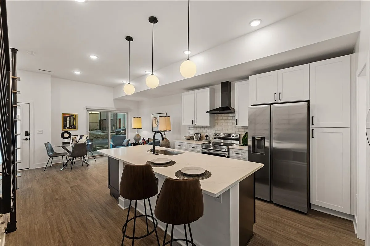 3 bed, 2.5 bath, 1600 sqft, $2,675 — Photo 4