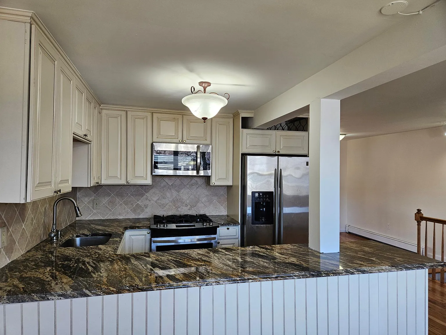 84 Laidlaw Ave — Photo 2