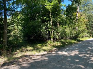 692 Jennings Rd, Whitmore Lake, MI 48189