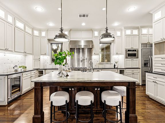 5th image of 1 Roundrock Cir