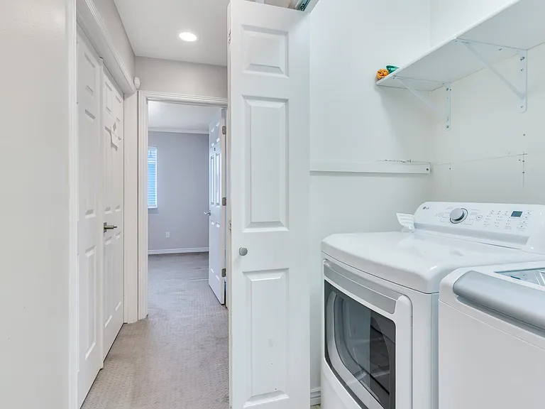 874 W 200 N — Photo 17