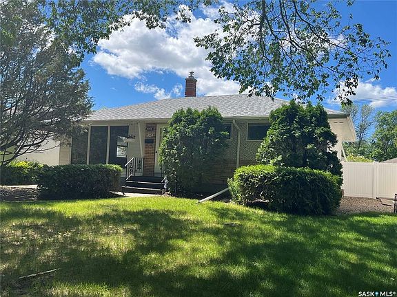 3rd image of 824 Walker St