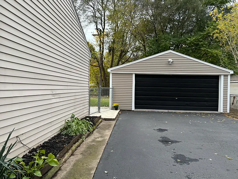 2.5 Car Garage with Garage Door Opener