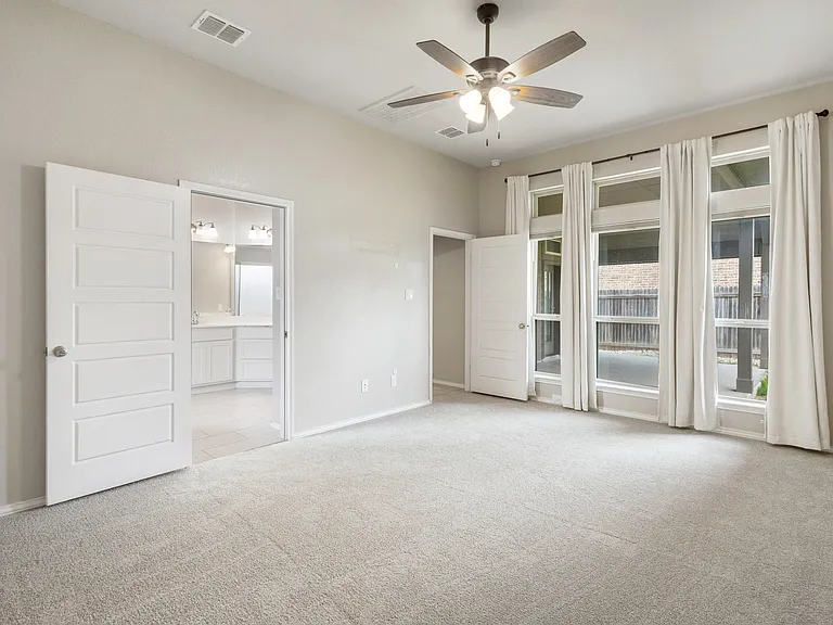 2434 Valencia Crst — Photo 7