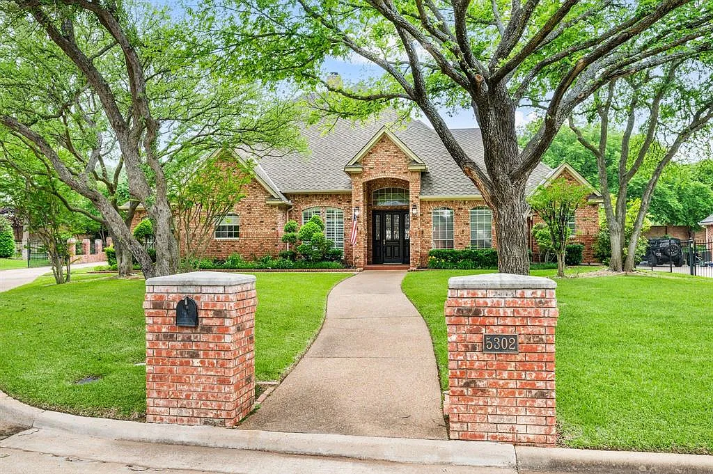 4 bed, 4506 sqft, $6,200 — Photo 1
