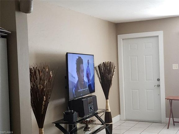 4th image of 229 SE 7th Pl