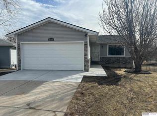 2332 NW 50th St, Lincoln, NE 68524