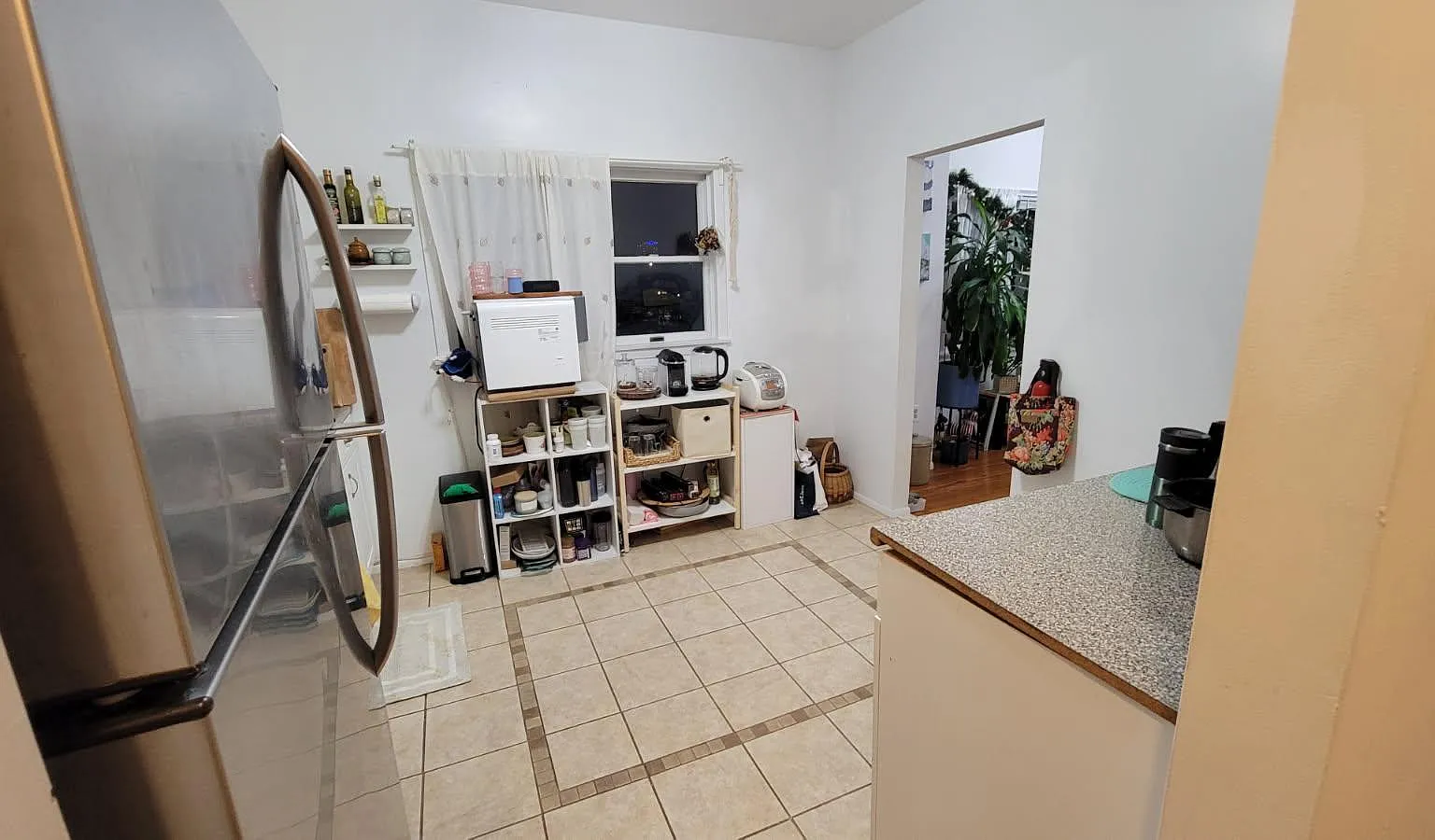 3 bed, 1100 sqft, $3,300 — Photo 2