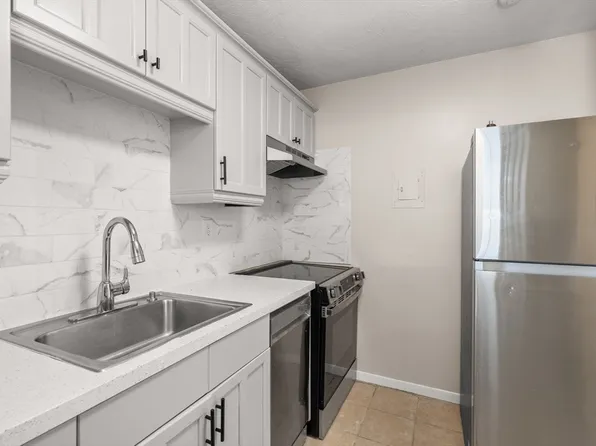 68 Summer Ave APT 1, Stoughton, MA 02072