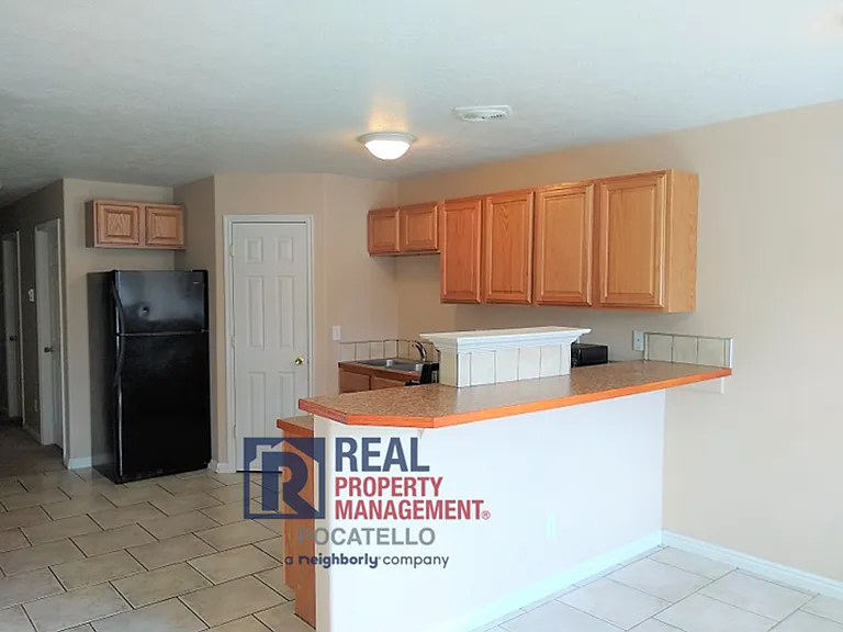 1592 Zener St — Photo 5
