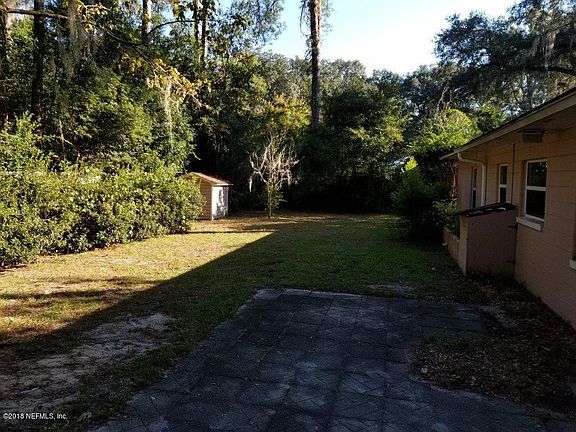 4th image of 1421 NW 10th St