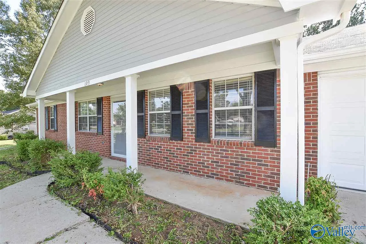 3 bed, 2.0 bath, 1175 sqft, $1,550 — Photo 3