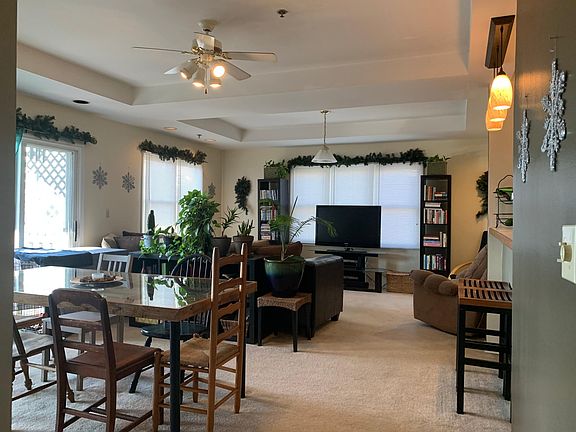 4th image of 146 Fenner Ave #1A
