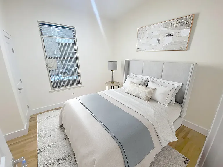 100 W 105th St #4 — Photo 2