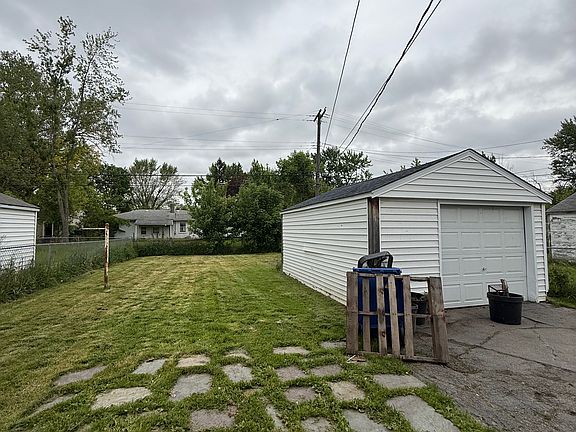 3rd image of 13139 Sidonie Ave