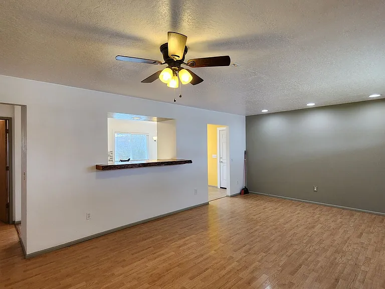 2345 Benton Ave — Photo 4