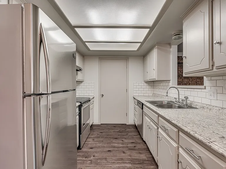 9027 N Rockwell Dr — Photo 10