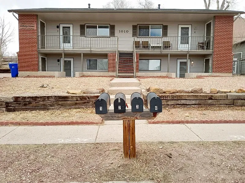 1010 Western Dr #4