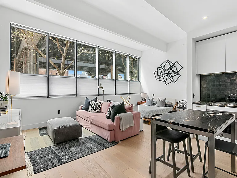 338 Berry St #1B — Photo 1