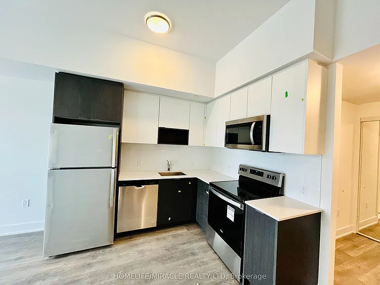 202 Burnhamthorpe Rd E #204 — Photo 5