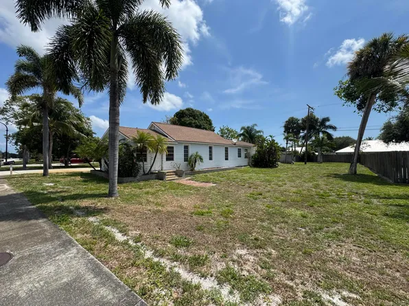 817 SE Palm Beach Road, Stuart, FL 34994