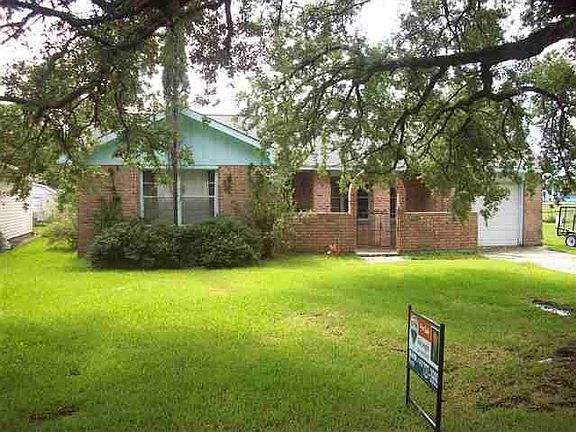 2nd image of 3841 Woodrow Dr