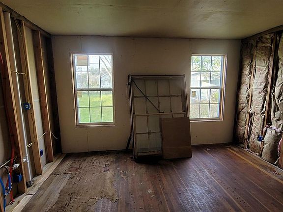 5th image of 1872 Roberts St
