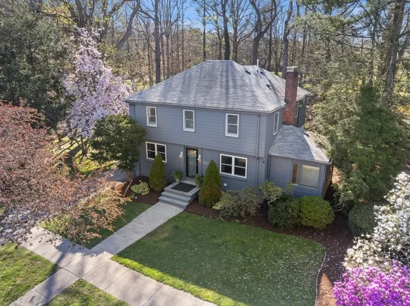 130 Bellingham Rd, Brookline, MA 02467