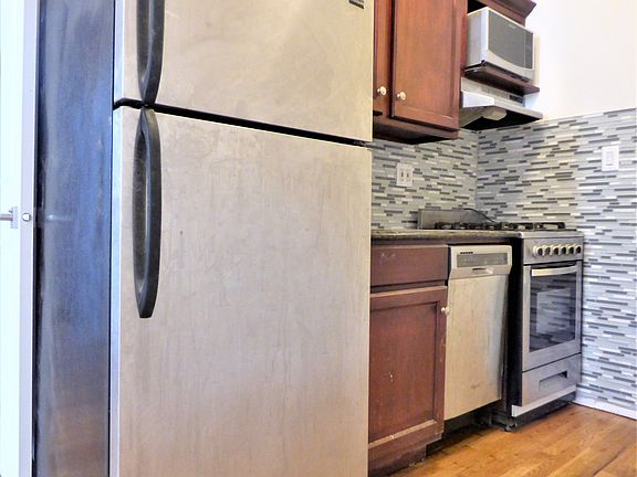 3rd image of 120 Sullivan St APT 3B