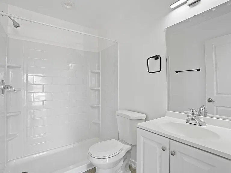 Highland Pacifica Apartments — Photo 11