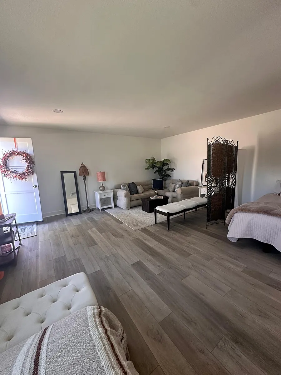Building Photo - 11285 Cherry Ave #2