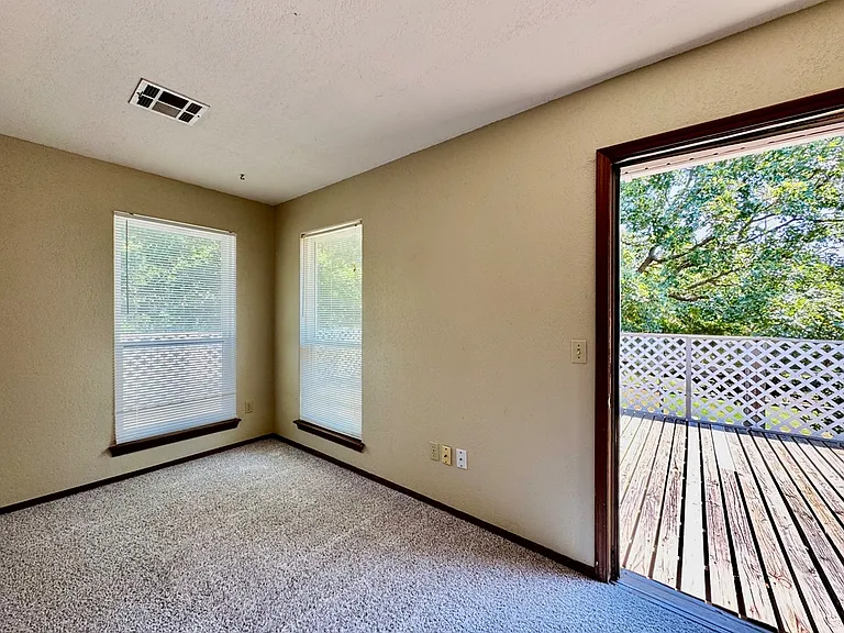 428 Sundance Ln — Photo 14