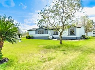 2516 Loch Lomond St, Highlands, TX 77562