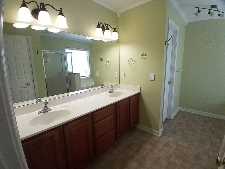 565 Batty Way — Photo 27