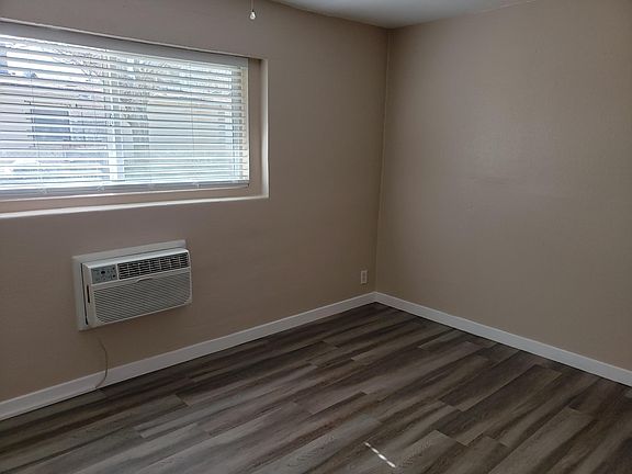 2nd image of 1119 Eastwood Dr #H
