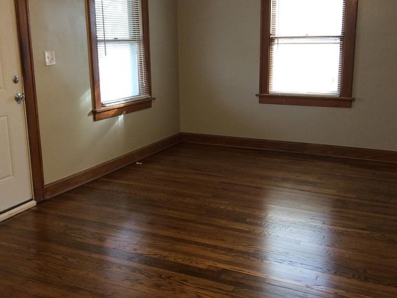 4th image of 5512 Forest Ave