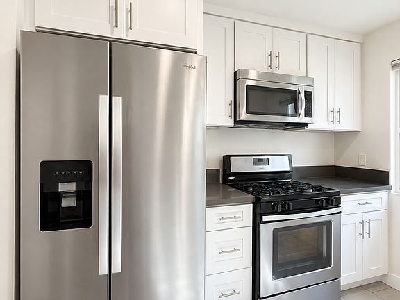 5th image of 1943 Tamarind Ave APT 104