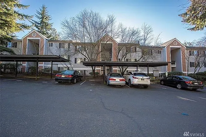 2 bed, 915 sqft, $2,350 — Photo 2