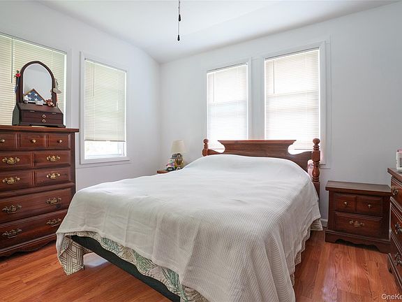 4th image of 18 Worthington Drive W