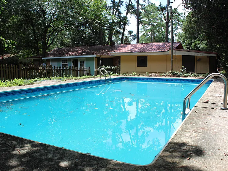 1902 Sunset Ln — Photo 3