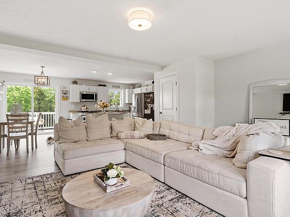 4th image of 19 Lighthouse Ln