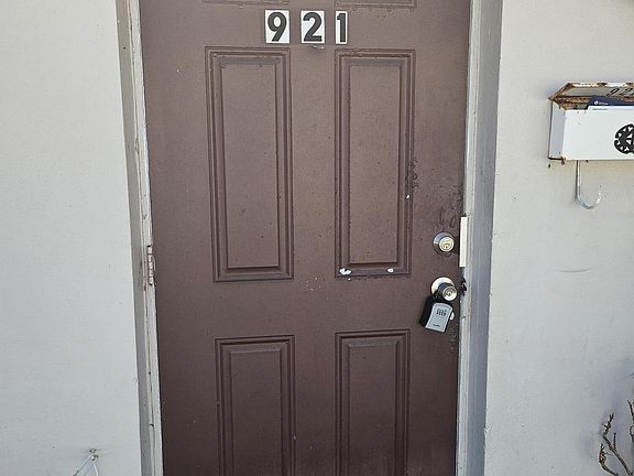 3rd image of 921 Selkirk St