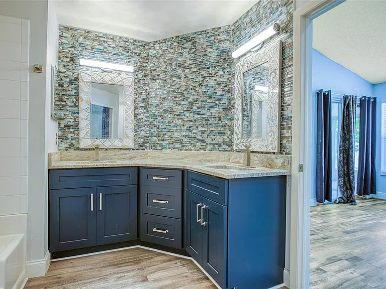 2390 Bentley Dr — Photo 22