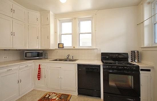 3rd image of 4840 Elm St APT 3