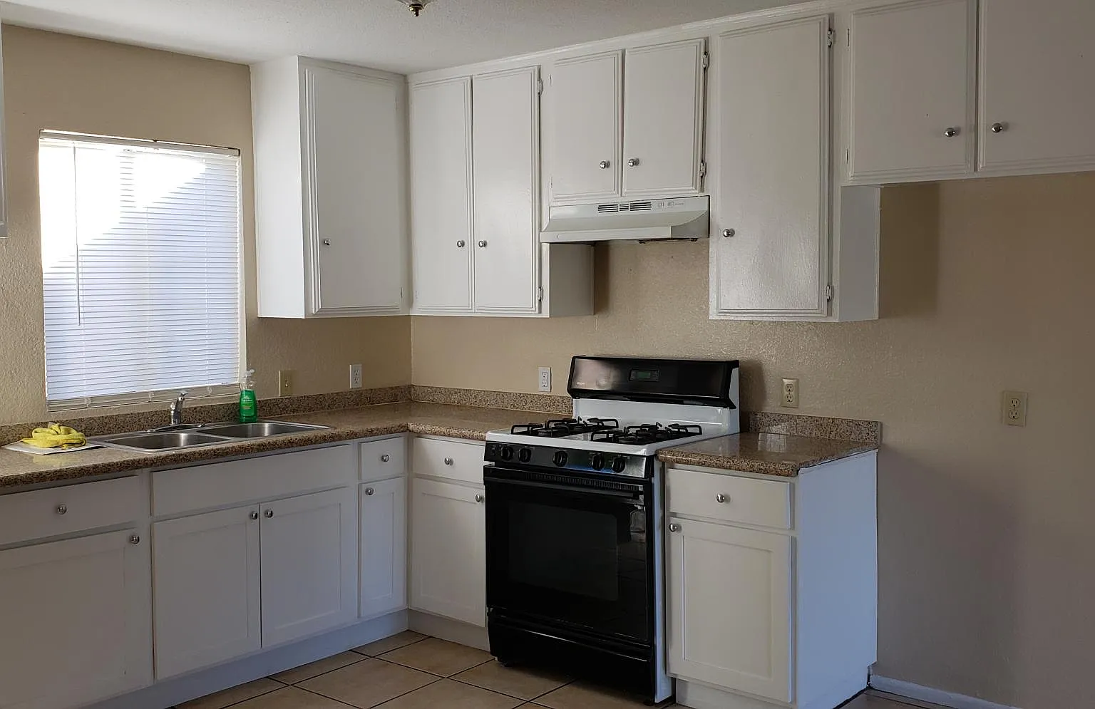 2 bed, 900 sqft, $1,850 — Photo 2