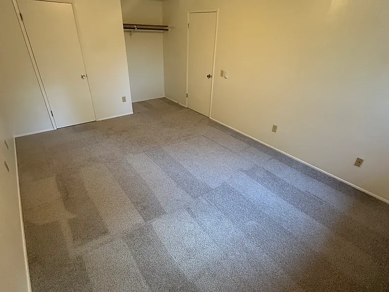 Newport Manor — Photo 30