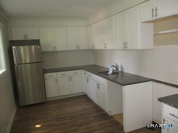 3rd image of 28 Trowbridge Street