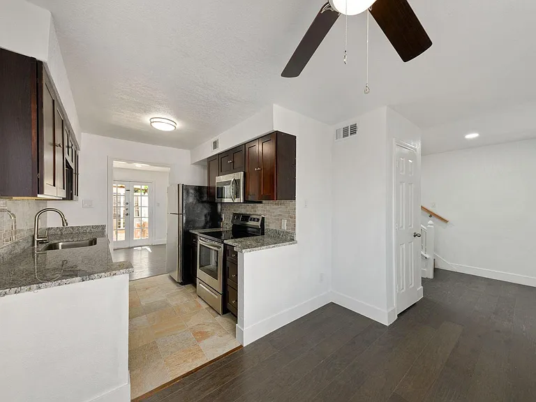4624 San Jacinto St #D — Photo 10