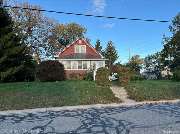 1504 S Riverside Ave, Saint Clair, MI 48079