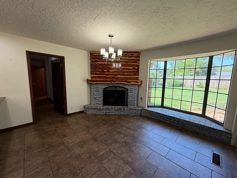2517 Chateau Dr — Photo 23